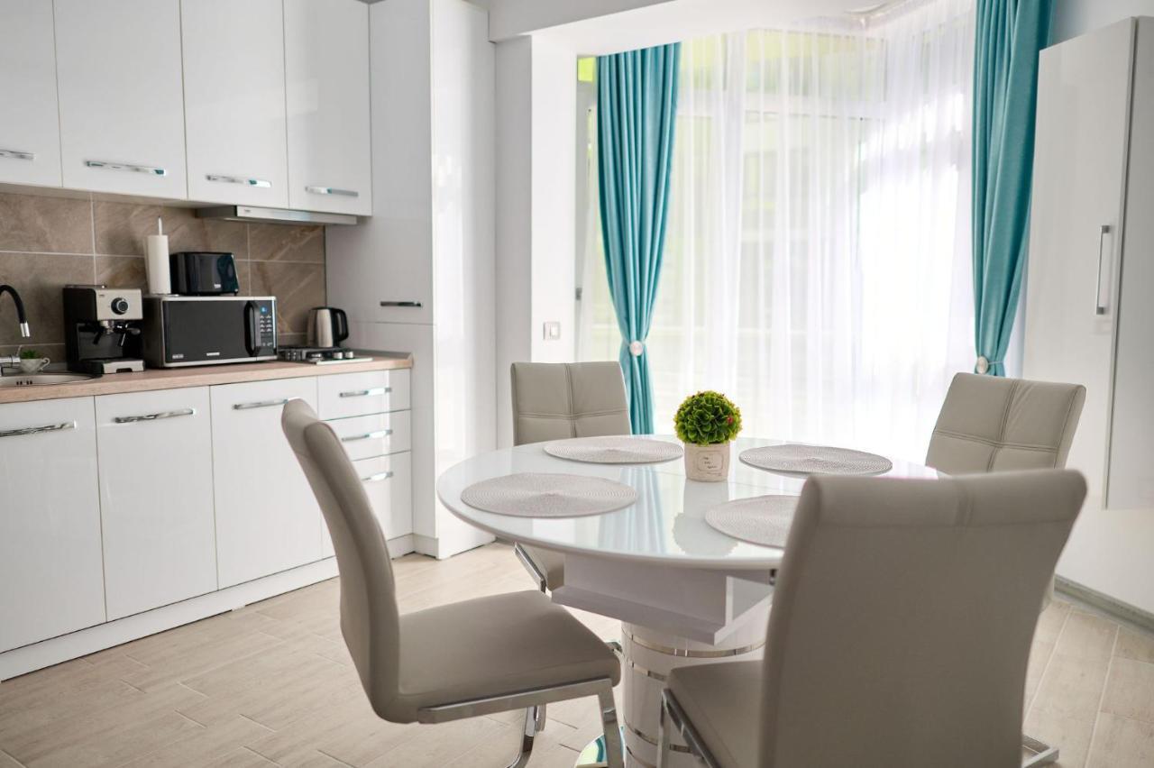 Sunset By The Sea - Pools Apartament *