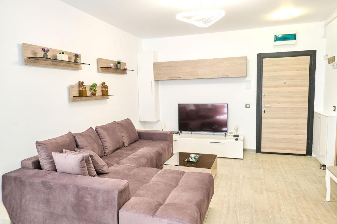 Sunset By The Sea - Pools Apartament Mamaia